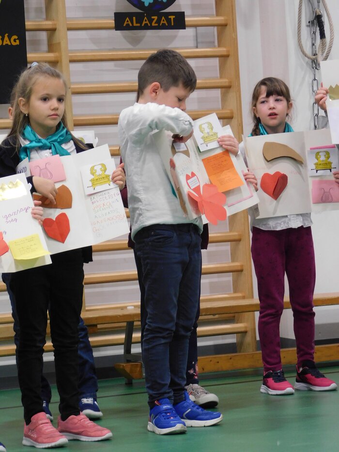 Második évfolyam_lapbook és dal (14)